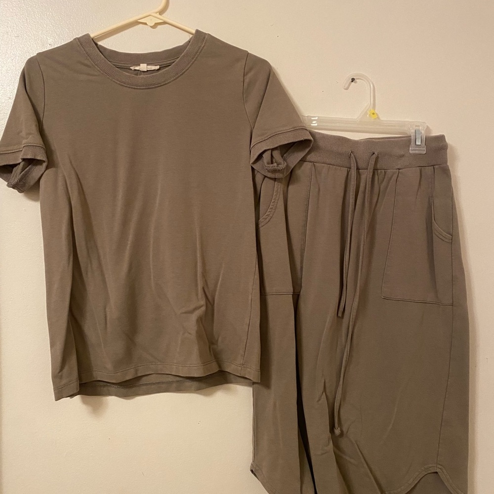 Shirt and skirt sets